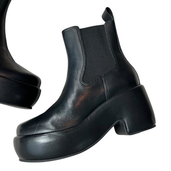 EVERLANE The Puffa Chelsea Boot Black Leather Pull On High Heel Platform 9 NEW - Picture 6 of 9
